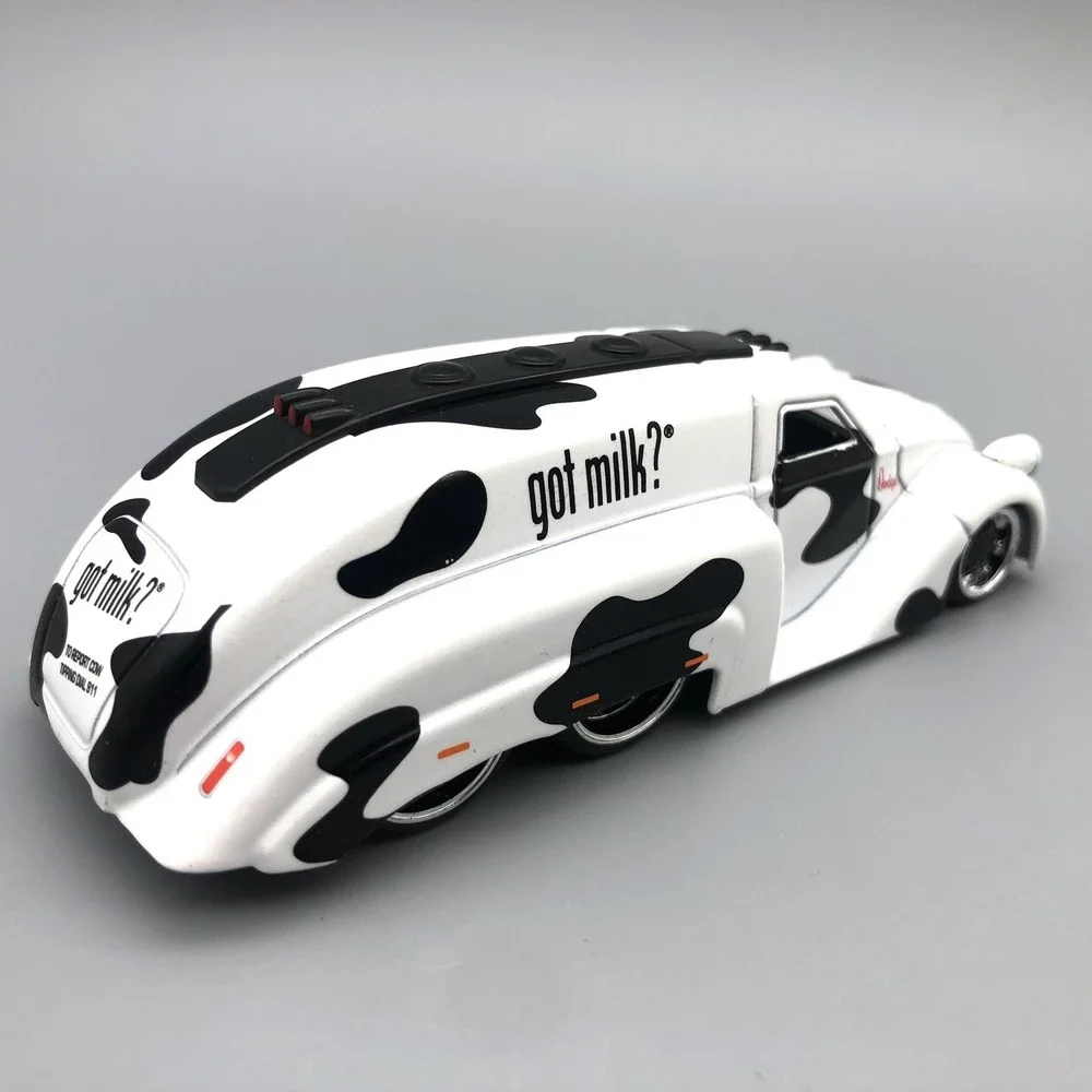 Jada Dub City 1939 '39 Dodge Airflow Tanker Got Milk White & Black‎ Diecast 1/64